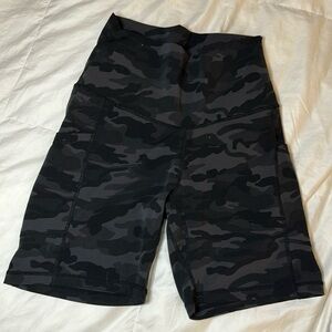 Colorful Koala high waisted army print biker shorts- size Small. 6” seam